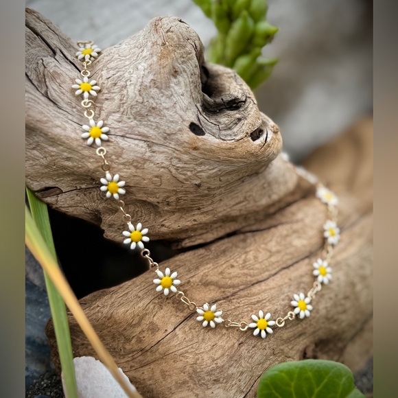 Handmade Jewelry - Petite White Daisy Charm Adjustable Gold Chain Choker Necklace